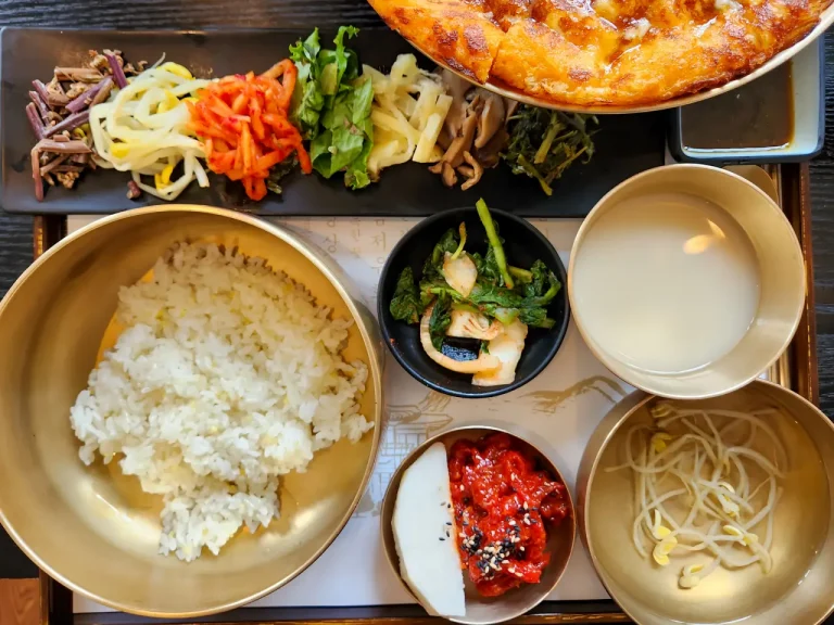 Mokmyeok Sanbang Bibimbap