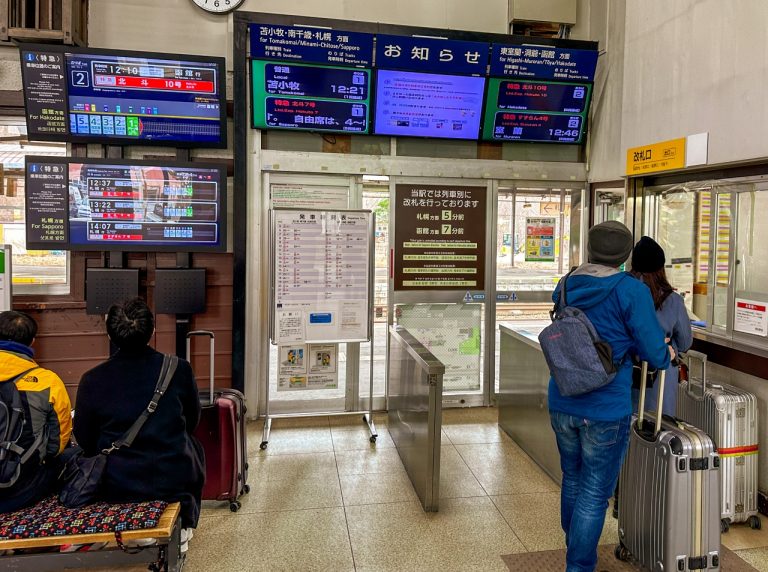 Spending Time Around Noboribetsu Station: Grocery Shopping, Bento Buying, and Café Relaxation