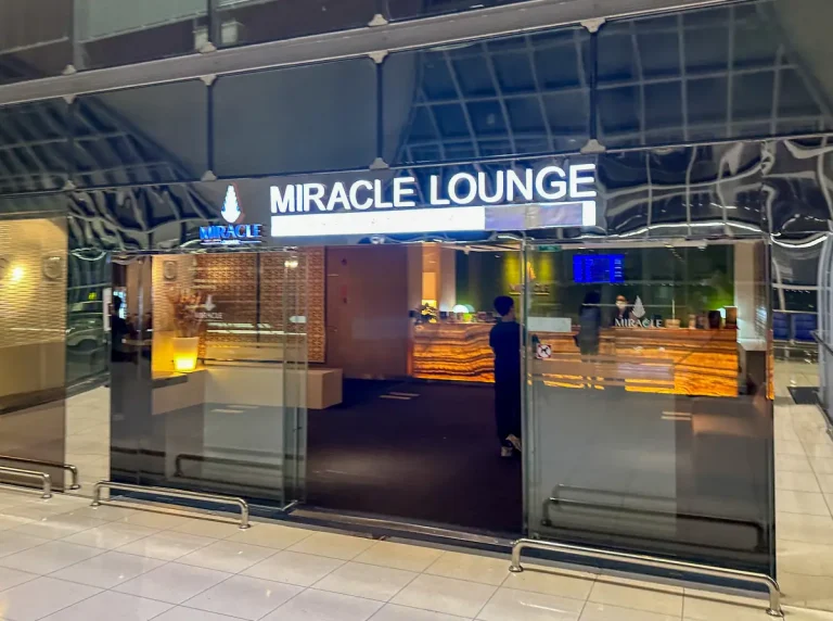 Bangkok Miracle Lounge: Suvarnabhumi Airport Shower Facilities, Pricing, Food and Drink