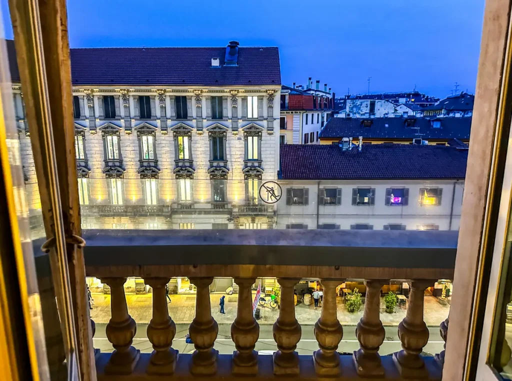 milan-hotel-room-with-city-view-balcony-cristoforo-colombo