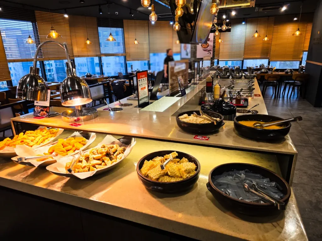 Korean tteokbokki and fried snacks prepared at Dookki